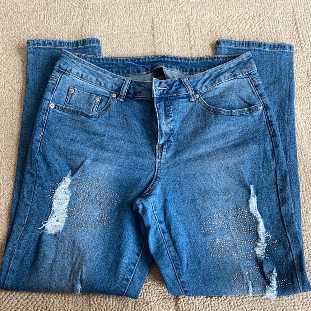 Women’s Blue Destructive Jeans, Ankle Length, Cute Design! Size 10